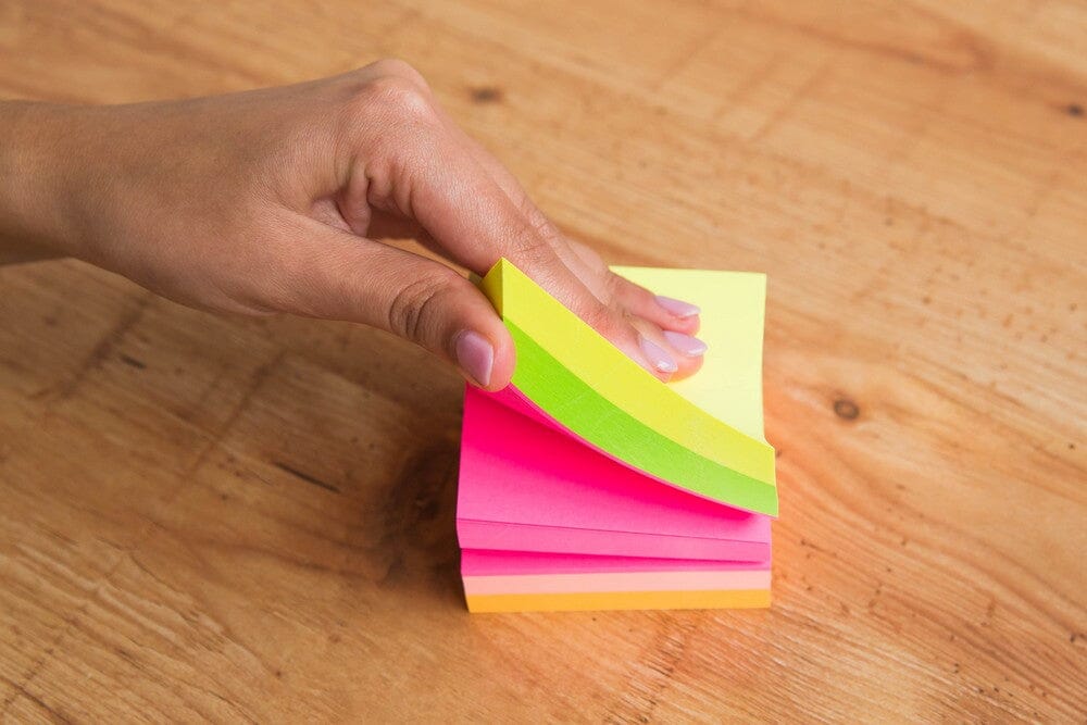 Notes blok 76x76mm - med 400 sider i 5 neonfarver